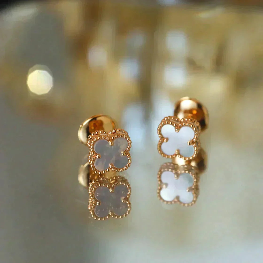¡®Aura Jewels¡¯CLOVER MINI 9.5MM WHITE MOP EARRINGS