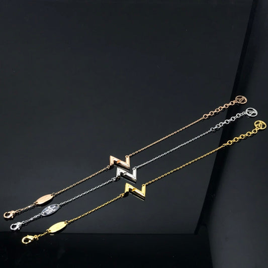 ¡®Aura Jewels¡¯VOLT LV LOGO BRACELET