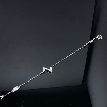 ¡®Aura Jewels¡¯VOLT LV LOGO BRACELET
