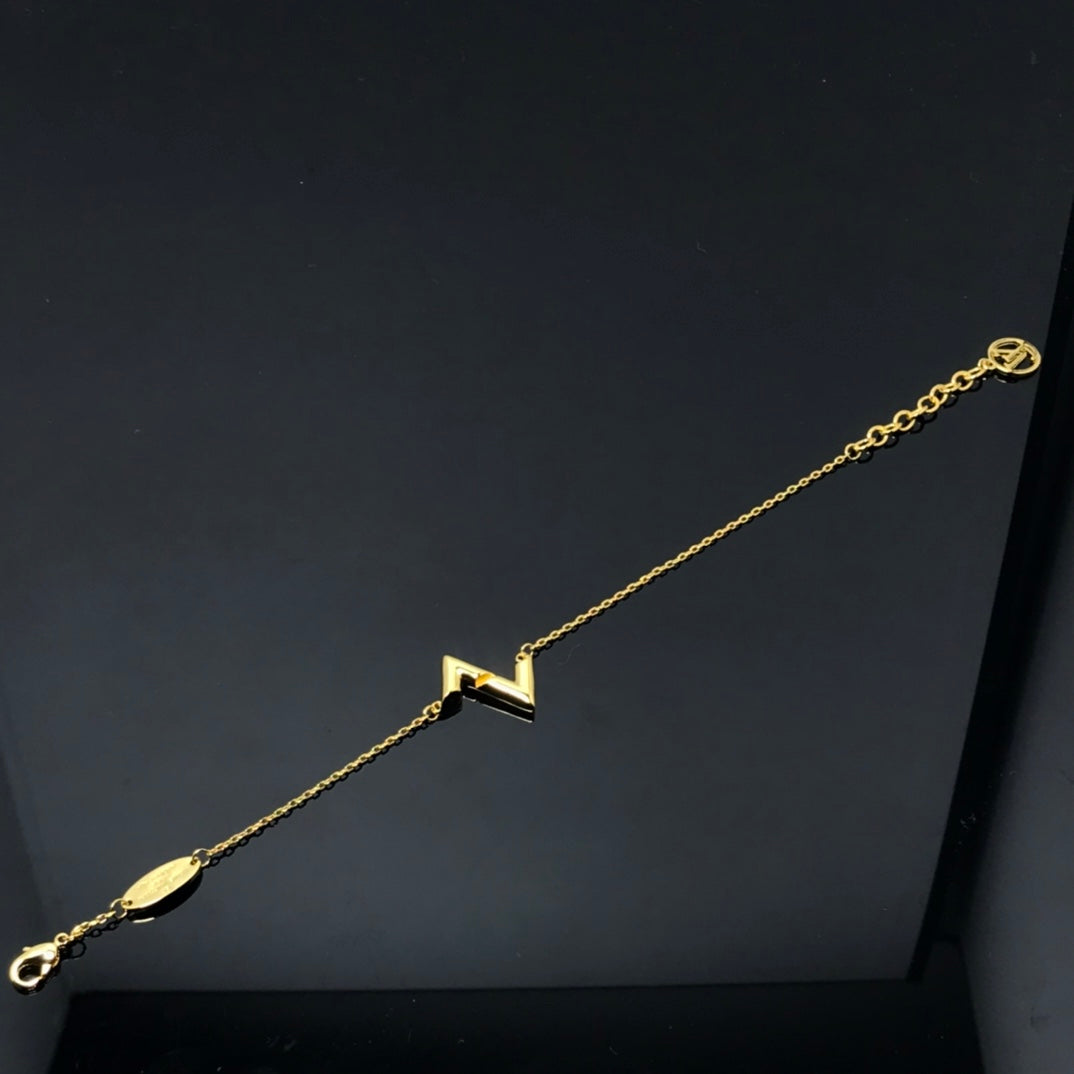 ¡®Aura Jewels¡¯VOLT LV LOGO BRACELET