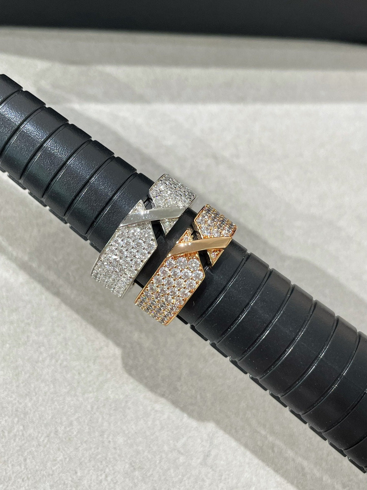 ¡®Aura Jewels¡¯LIENS EVIDENCE  DIAMOND PAVED RING
