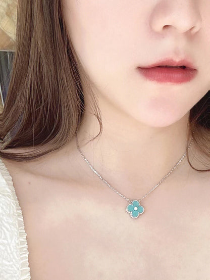 ¡®Aura Jewels¡¯CLOVER 1 DIAMOND LIGHT BLUE SILVER NECKLACE