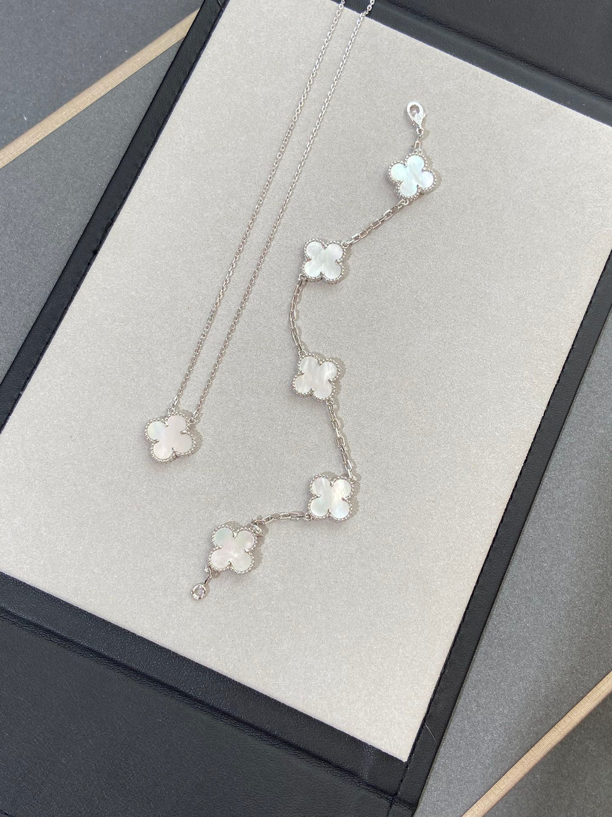 [Aura Jewels]New CLOVER WHITE PEARL MOP 5 MOTIF BRACELET COLLECTION