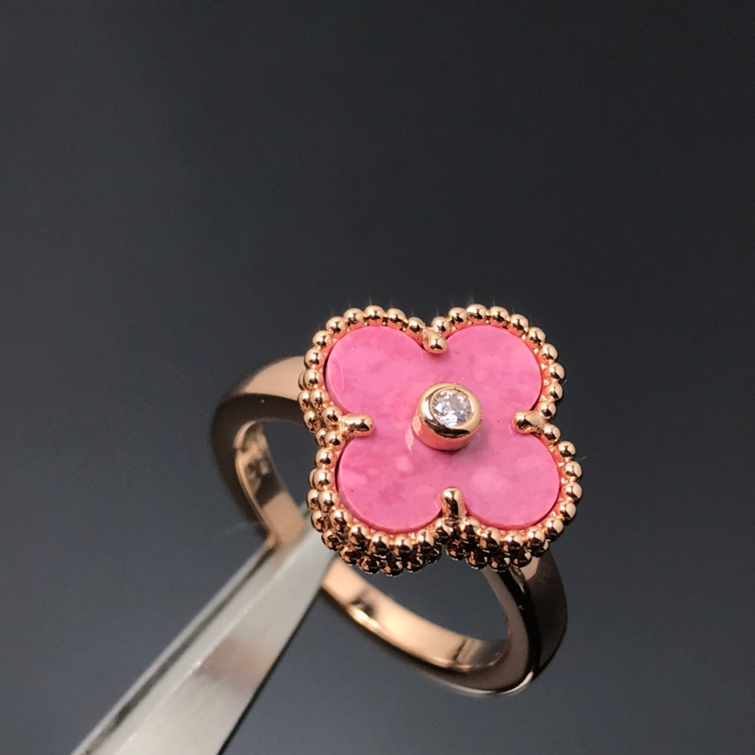 ¡®Aura Jewels¡¯CLOVER RHODONITE ROSE GOLD RING