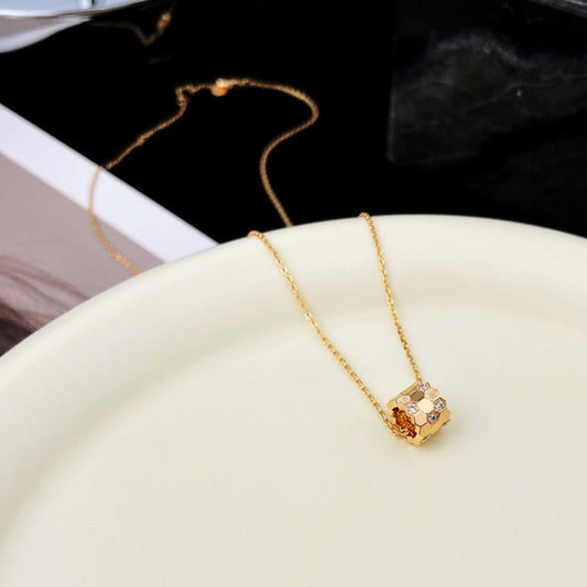¡®Aura Jewels¡¯BEE MINI PEDANT DIAMOND NECKLACE