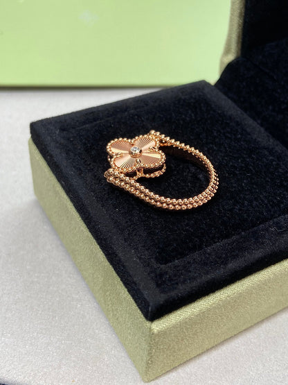 ¡®Aura Jewels¡¯CLOVER RIVERSIBLE ROSE GOLD RING