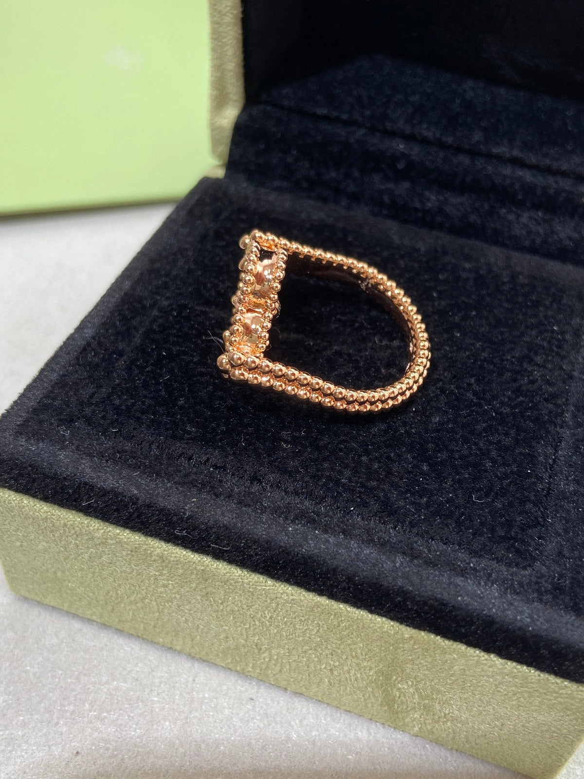 ¡®Aura Jewels¡¯CLOVER RIVERSIBLE ROSE GOLD RING