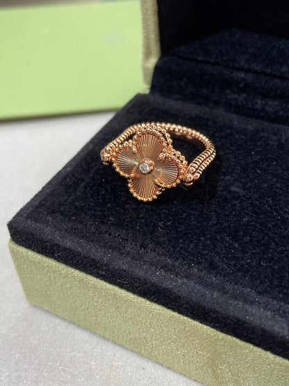 ¡®Aura Jewels¡¯CLOVER RIVERSIBLE ROSE GOLD RING