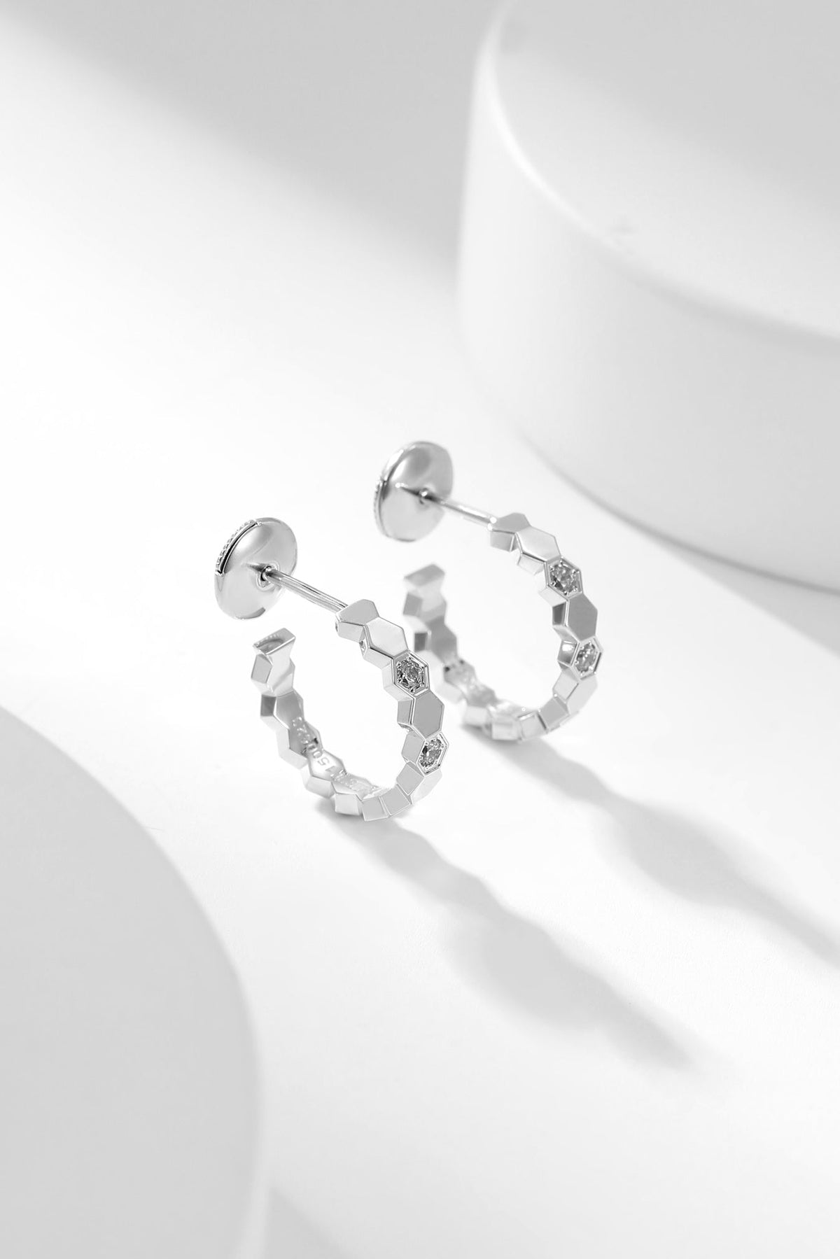¡®Aura Jewels¡¯BEE LOVE DIAMOND HOOP EARRINGS