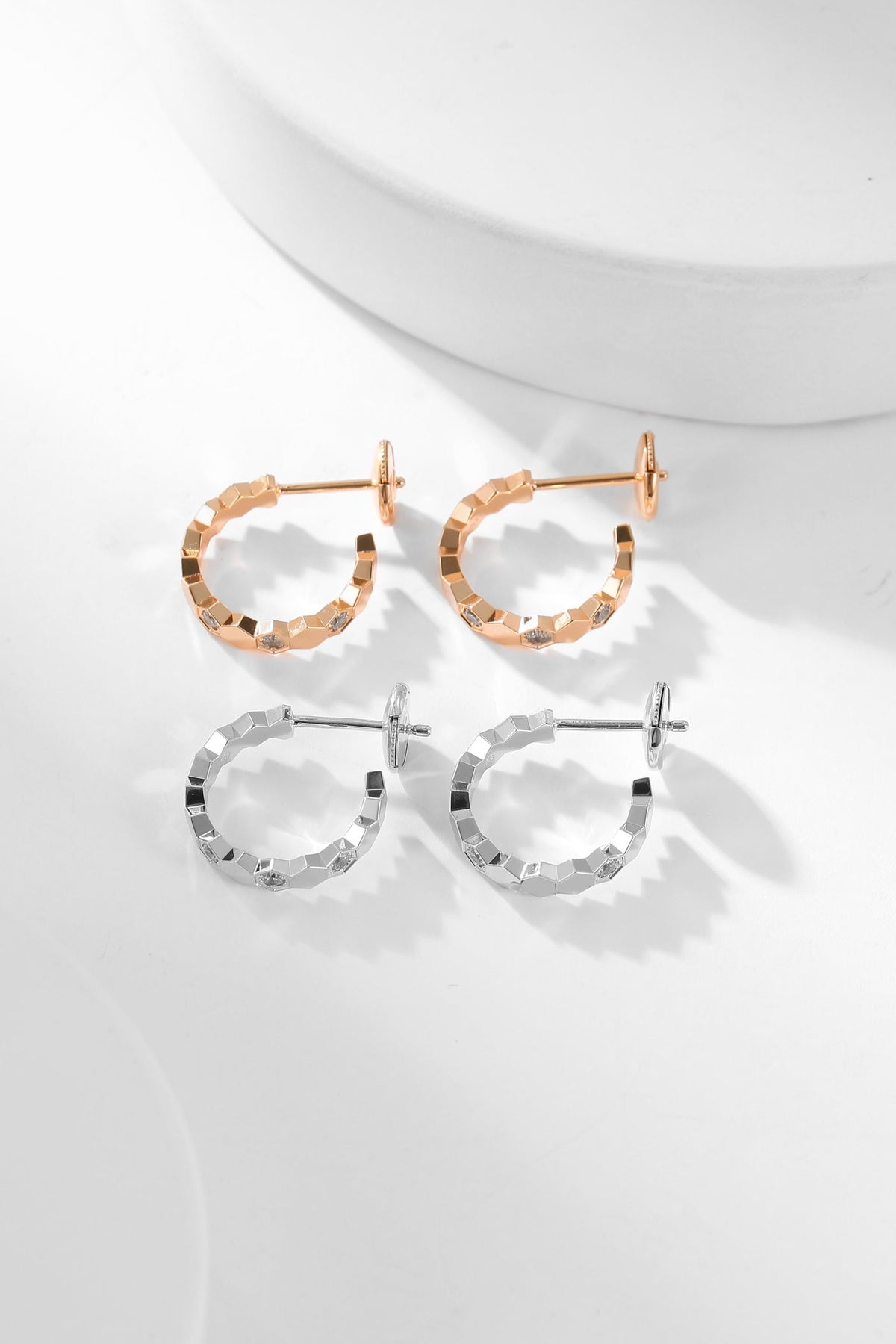 ¡®Aura Jewels¡¯BEE LOVE DIAMOND HOOP EARRINGS