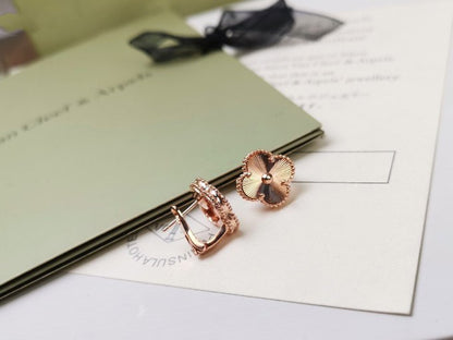 ¡®Aura Jewels¡¯CLOVER MEDIUM STUD EARRINGS