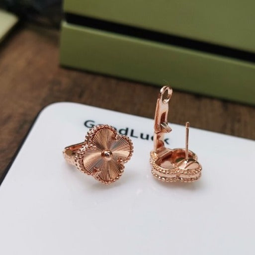 ¡®Aura Jewels¡¯CLOVER MEDIUM STUD EARRINGS