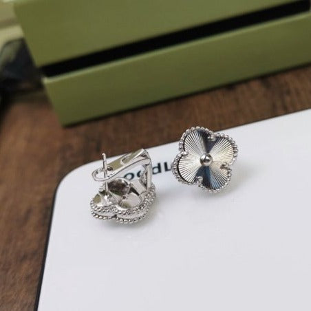 ¡®Aura Jewels¡¯CLOVER MEDIUM STUD EARRINGS