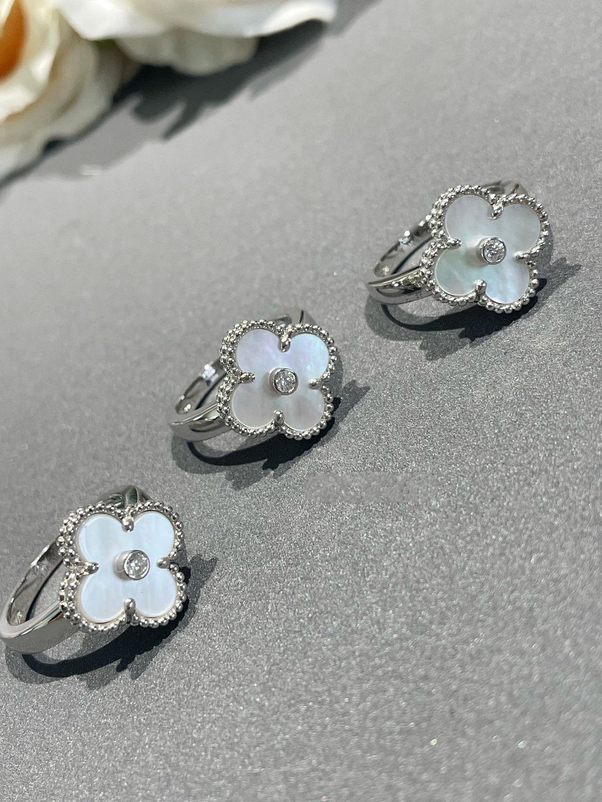 ¡®Aura Jewels¡¯CLOVER SILVER MOP DIAMOND RING