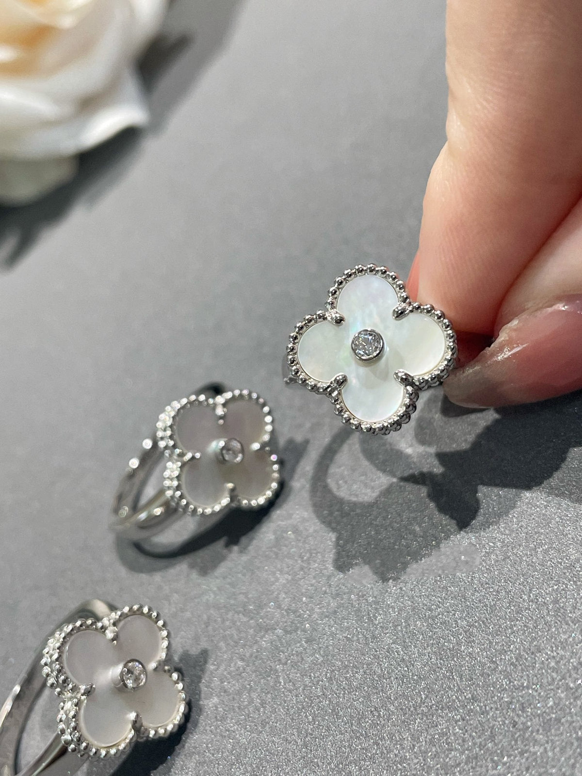 ¡®Aura Jewels¡¯CLOVER SILVER MOP DIAMOND RING