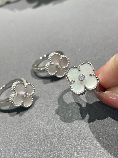 ¡®Aura Jewels¡¯CLOVER SILVER MOP DIAMOND RING