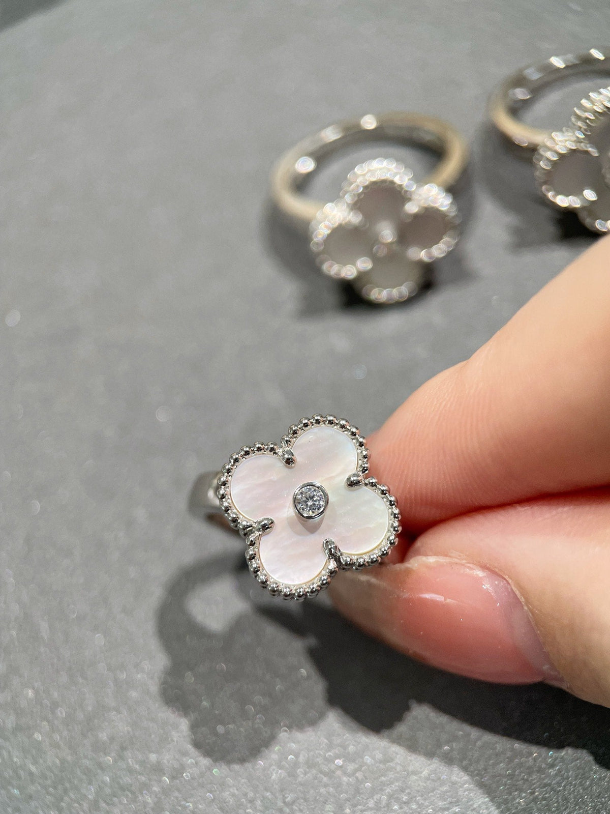 ¡®Aura Jewels¡¯CLOVER SILVER MOP DIAMOND RING