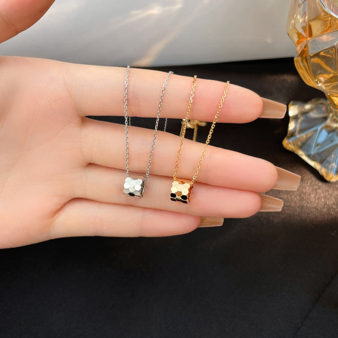 ¡®Aura Jewels¡¯BEE MINI NECKLACE