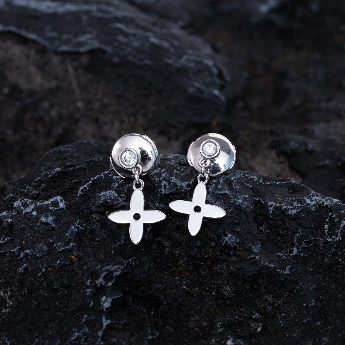 ¡®Aura Jewels¡¯VIDYLLE SILVER DIAMOND MINI DROP EARRINGS