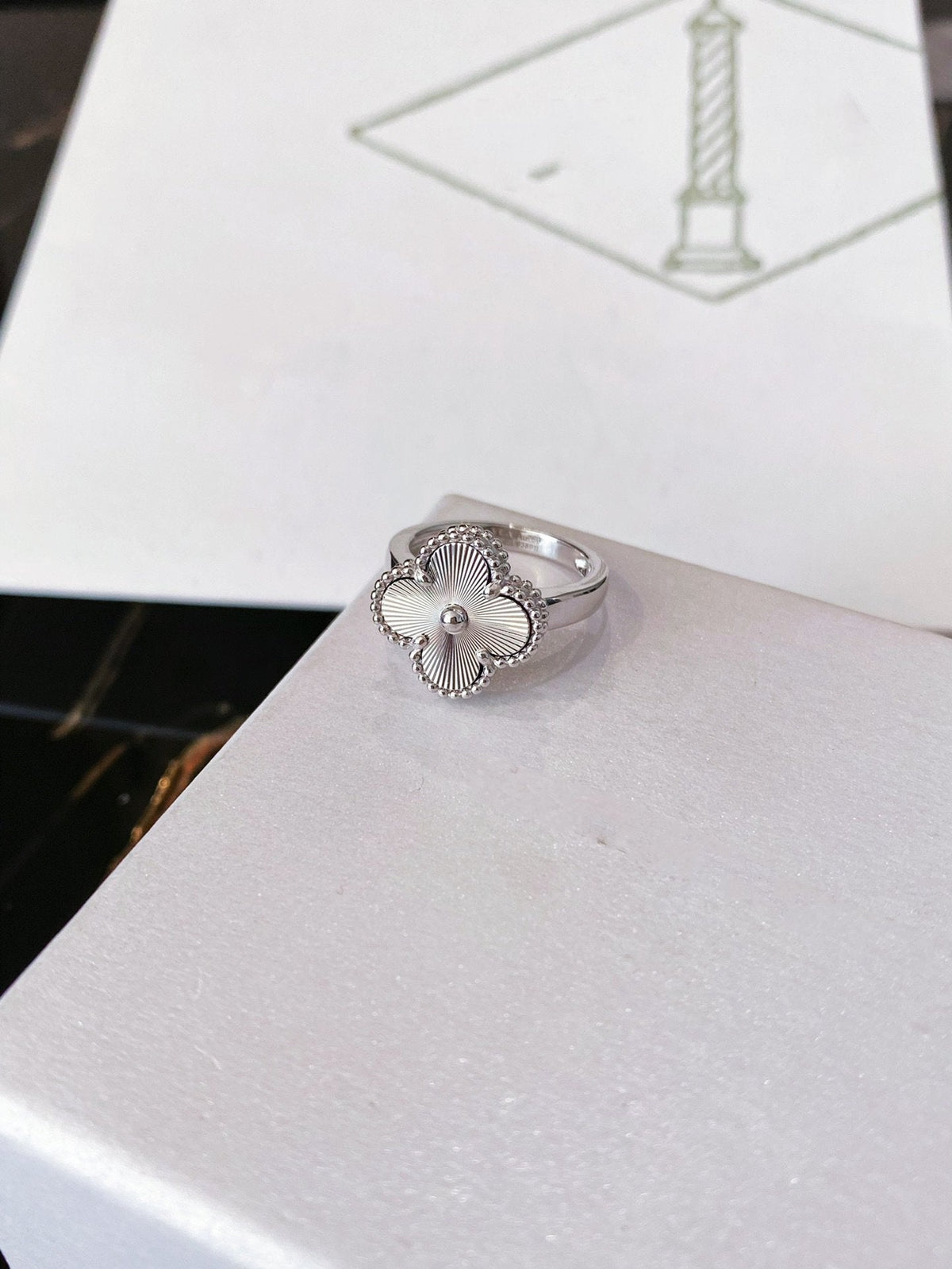 ¡®Aura Jewels¡¯CLOVER SILVER RING