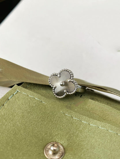 ¡®Aura Jewels¡¯CLOVER SILVER RING
