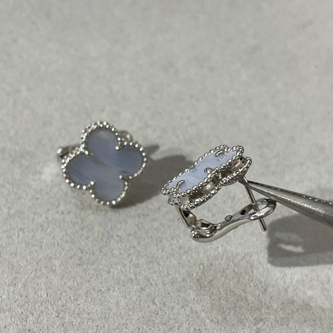 ¡®Aura Jewels¡¯CLOVER CHALCEDONY SILVER STUD EARRINGS