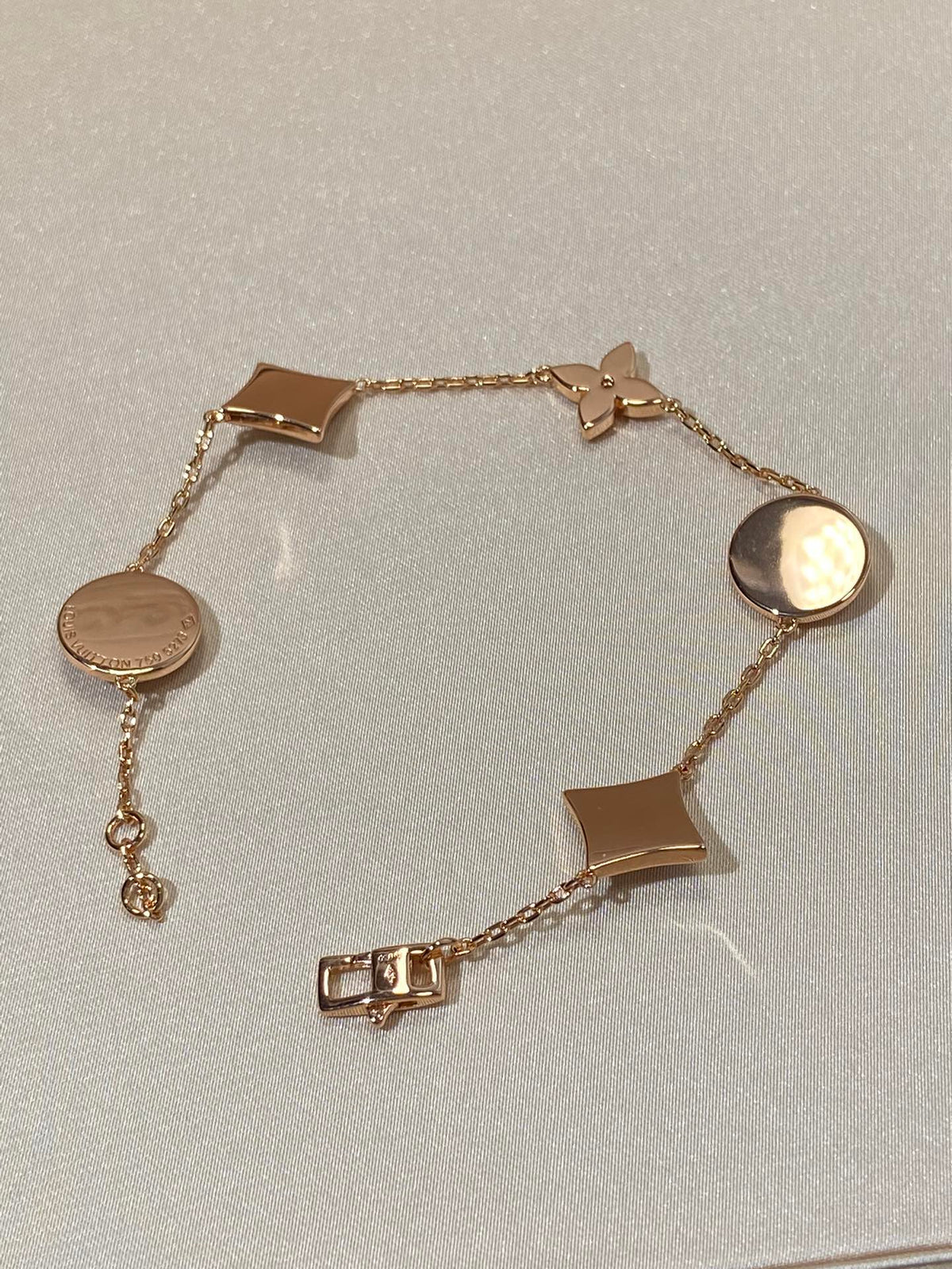 ¡®Aura Jewels¡¯STAR AND SUN 5 MOTIF MOP PINK GOLD BRACELET