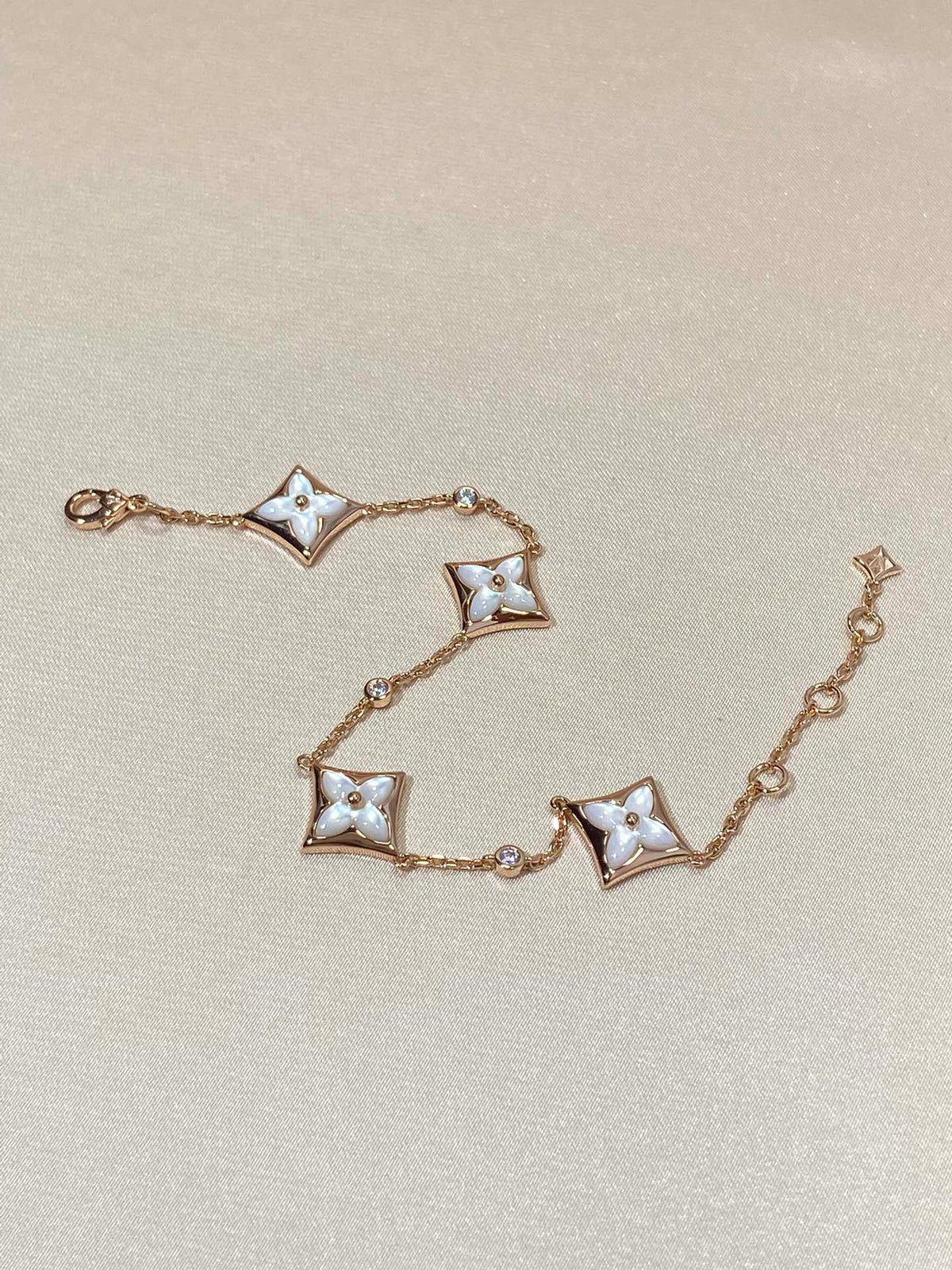¡®Aura Jewels¡¯STAR 4 MOTIF MOP DIAMOND PINK GOLD BRACELET