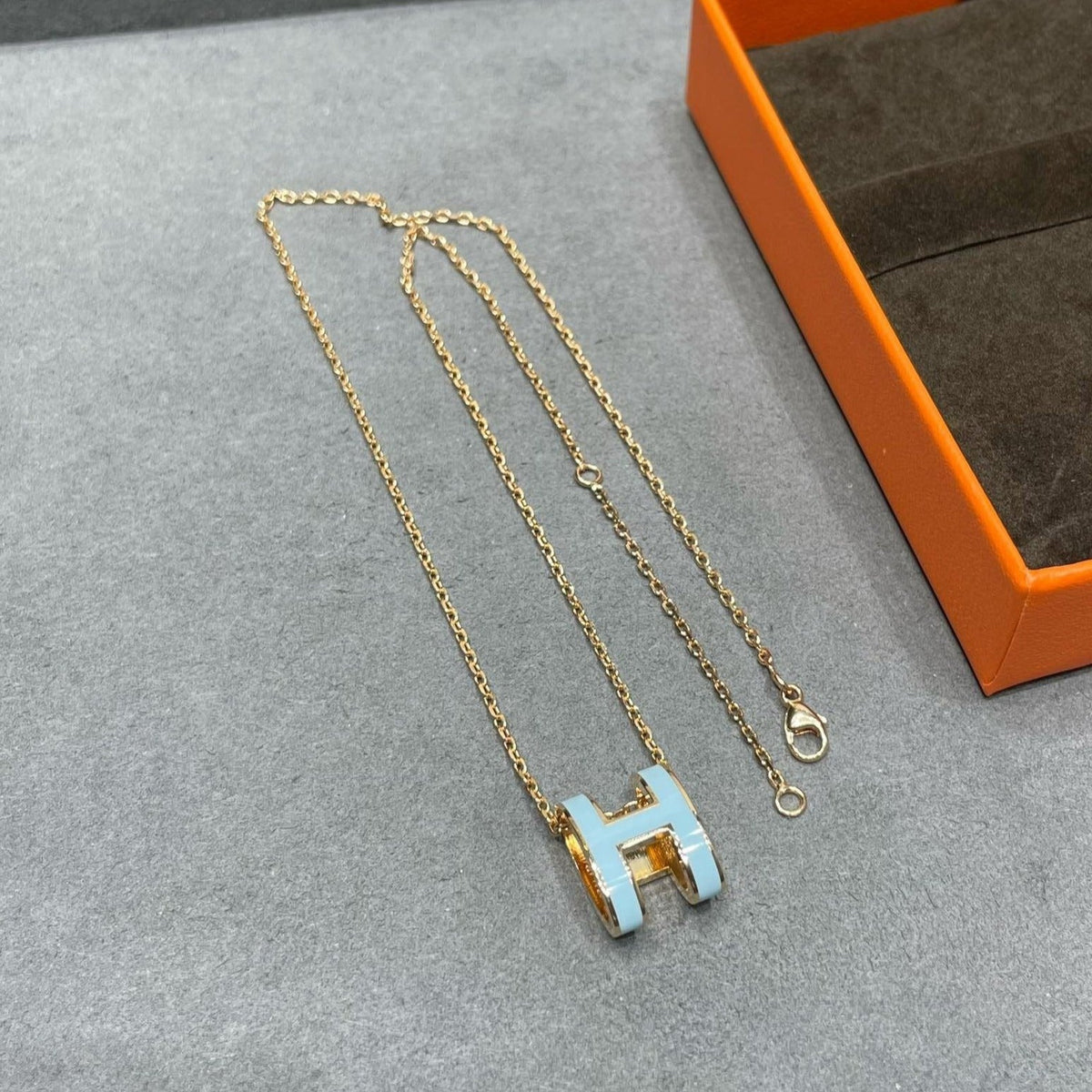 ¡®Aura Jewels¡¯POP H SKY BLUE NECKLACE