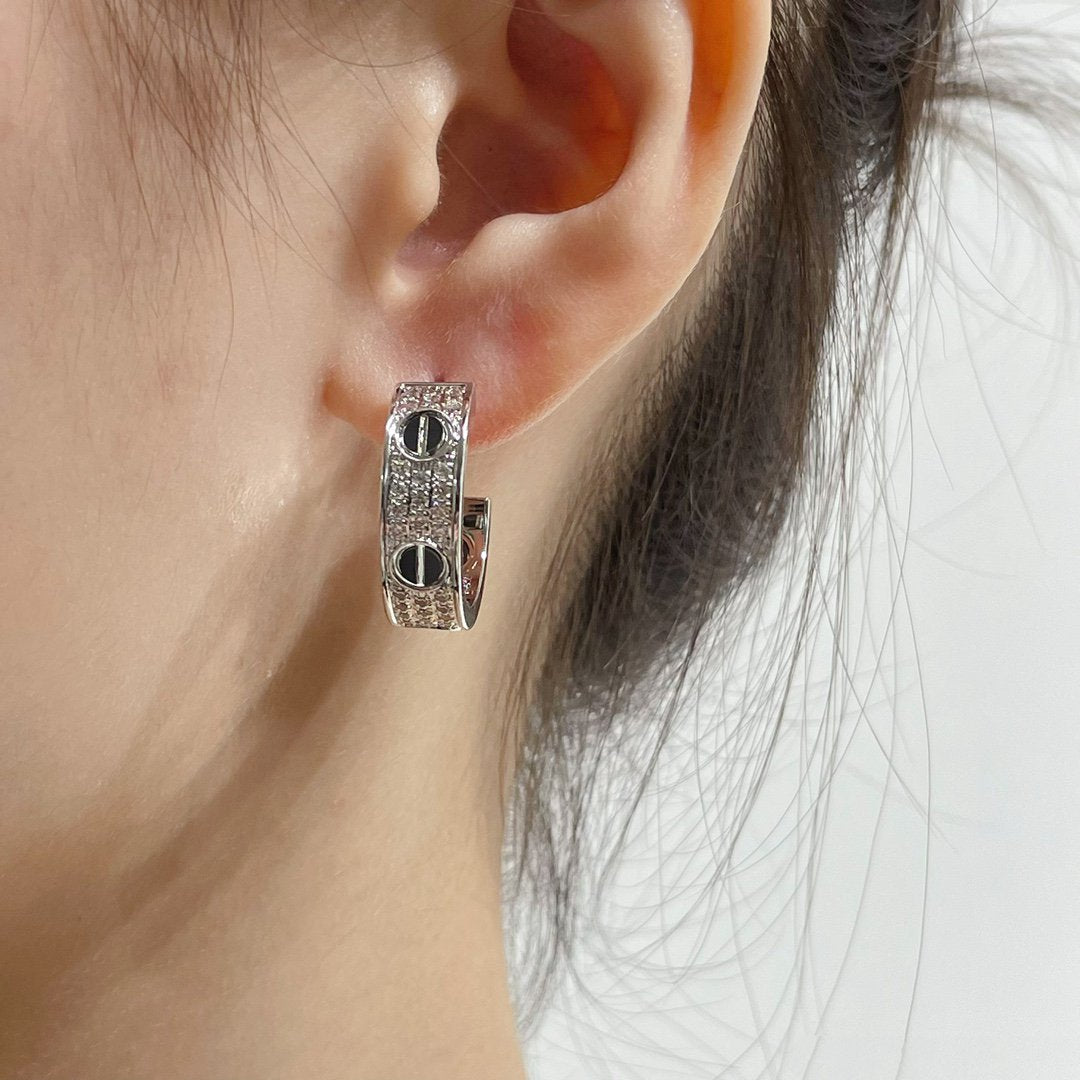 ¡®Aura Jewels¡¯LOVE CERAMIC DIAMOND PAVED SILVER EARRINGS