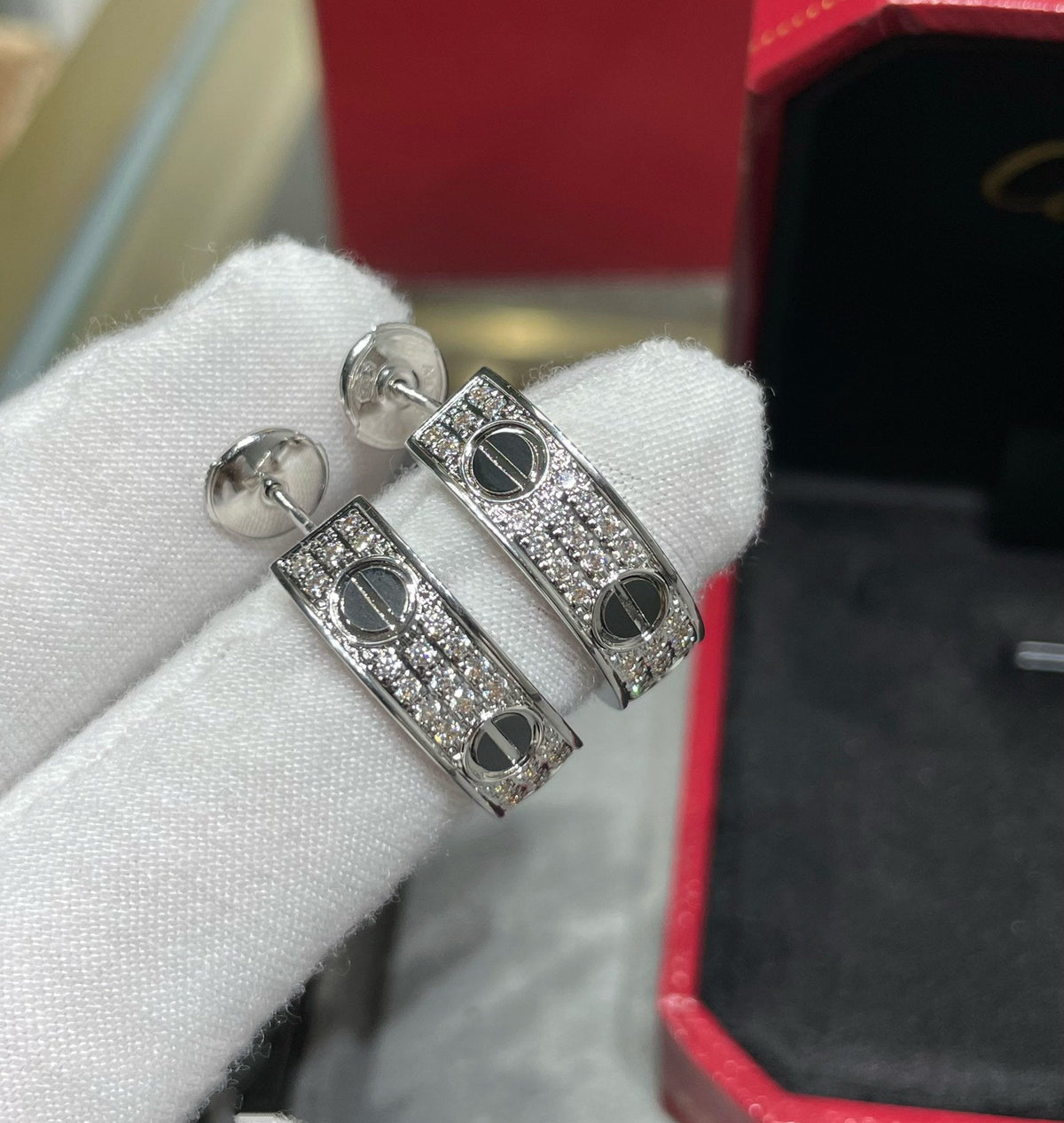 ¡®Aura Jewels¡¯LOVE CERAMIC DIAMOND PAVED SILVER EARRINGS