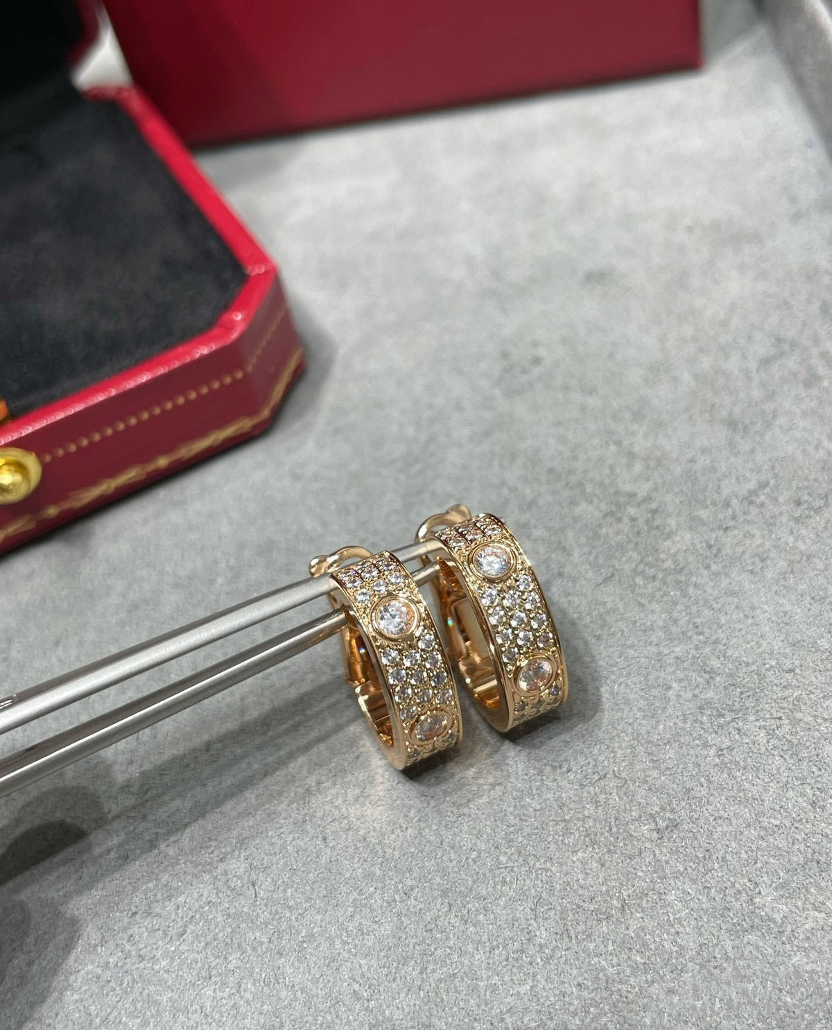 ¡®Aura Jewels¡¯LOVE 5.5MM DIAMOND PAVED EARRINGS