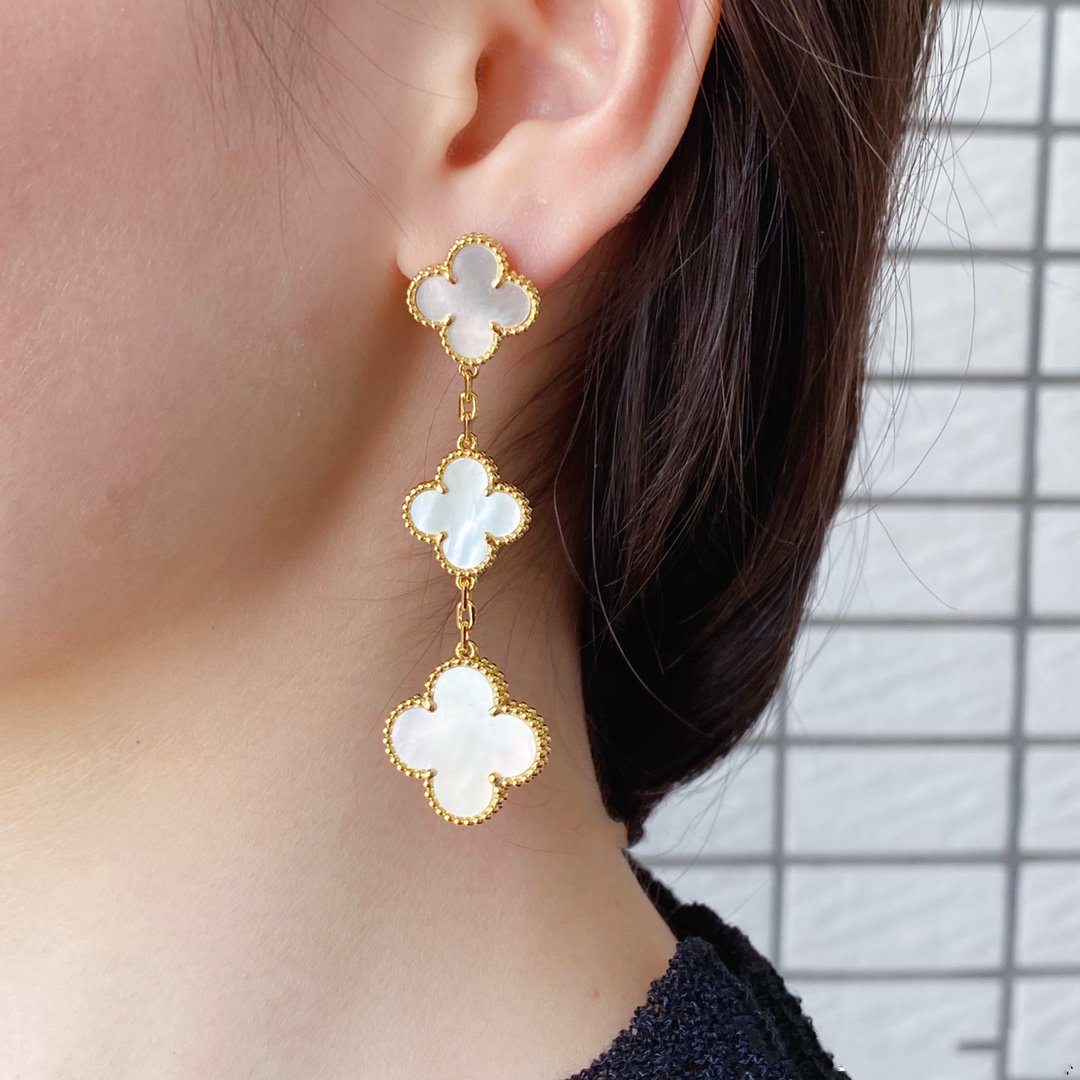 ¡®Aura Jewels¡¯CLOVER MOP 3 MOTIFS GOLD EARRINGS