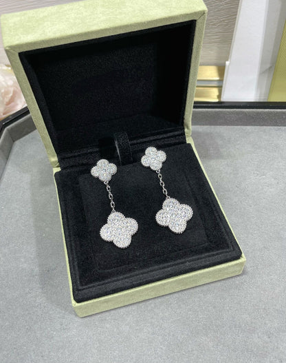 ¡®Aura Jewels¡¯CLOVER 2 MOTIFS DIAMOND PAVED SILVER EARRINGS