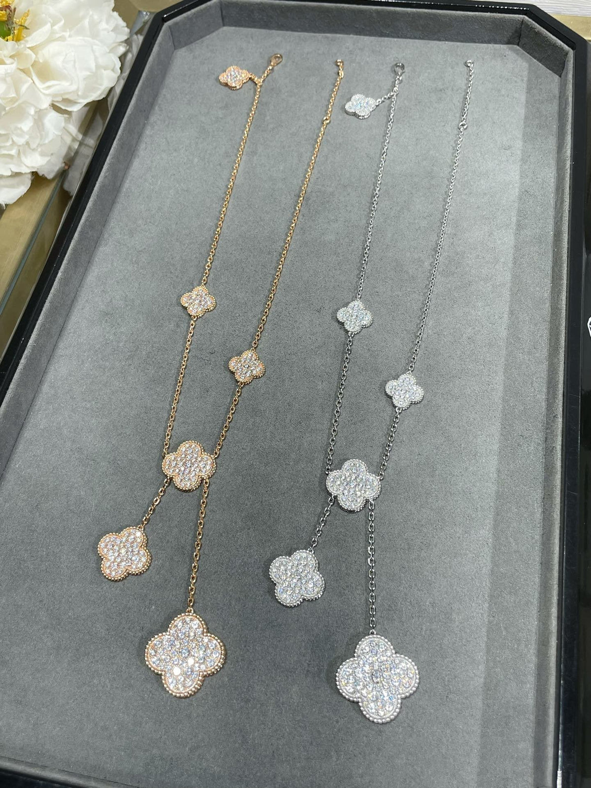 ¡®Aura Jewels¡¯CLOVER 6 MOTIF DIAMOND PAVED NECKLACE