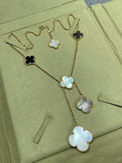 ¡®Aura Jewels¡¯CLOVER 6 MOTIF MOP ONYX GOLD NECKLACE