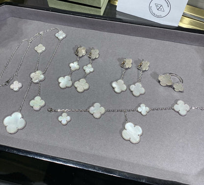 ¡®Aura Jewels¡¯CLOVER 5 MOTIF WHITE MOP SILVER BRACELET