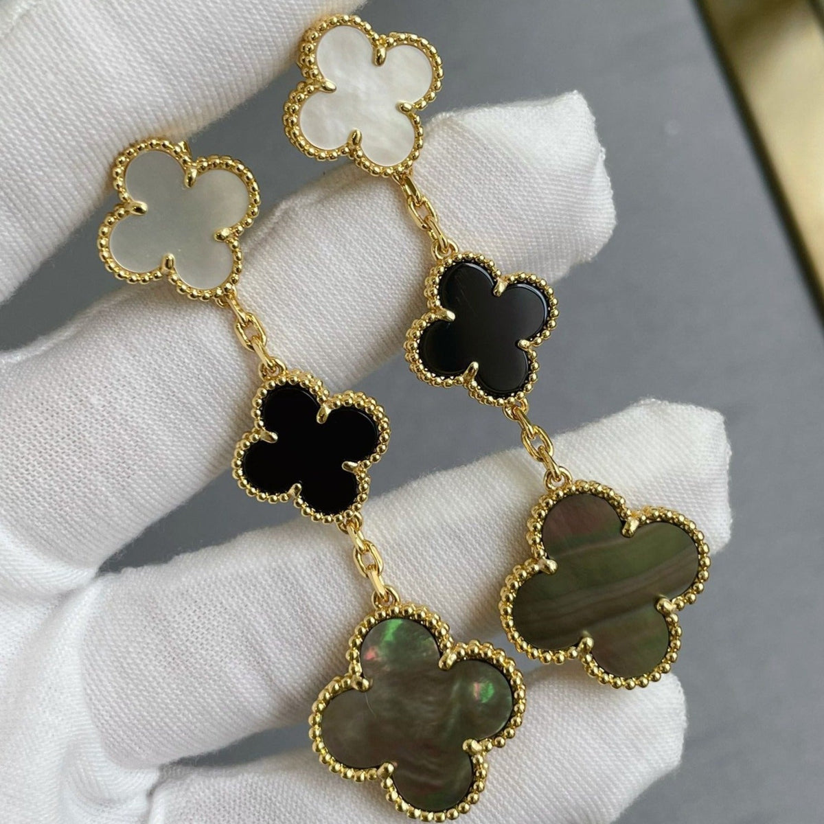 ¡®Aura Jewels¡¯CLOVER 3 MOTIF MOP ONYX DARK MOP PINK GOLD EARRINGS