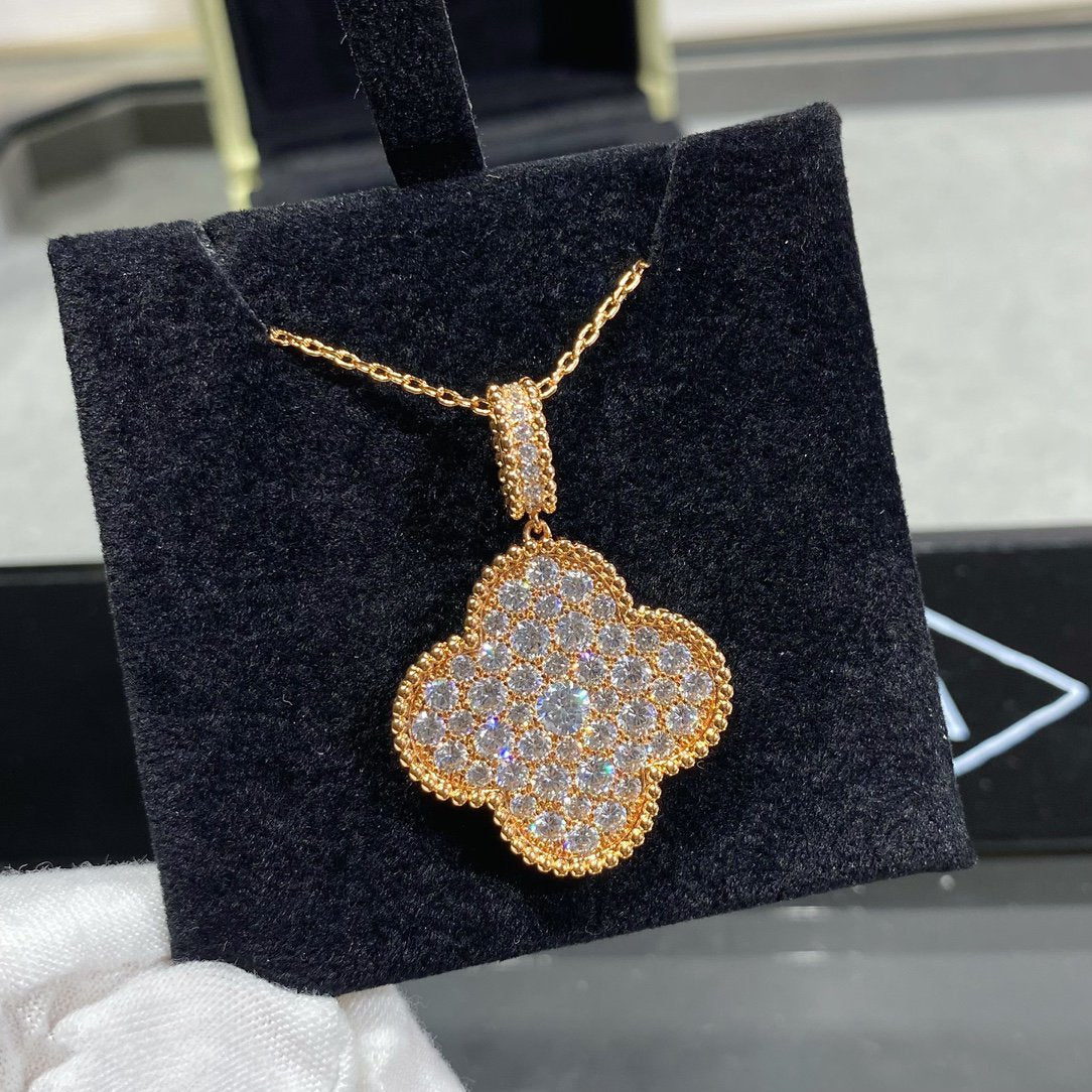 ¡®Aura Jewels¡¯CLOVER 25MM LARGE PEDANT DIAMOND PAVED LONG NECKLACE