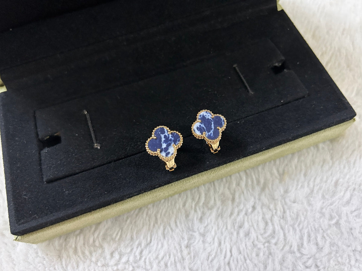 ¡®Aura Jewels¡¯CLOVER PIETERSITE MEDIUM STUD EARRINGS
