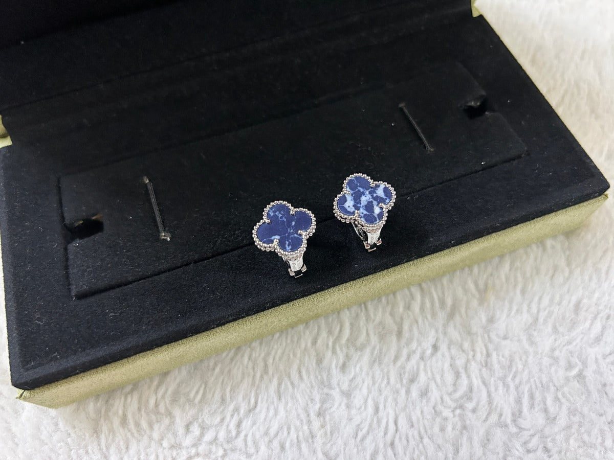 ¡®Aura Jewels¡¯CLOVER PIETERSITE MEDIUM STUD EARRINGS