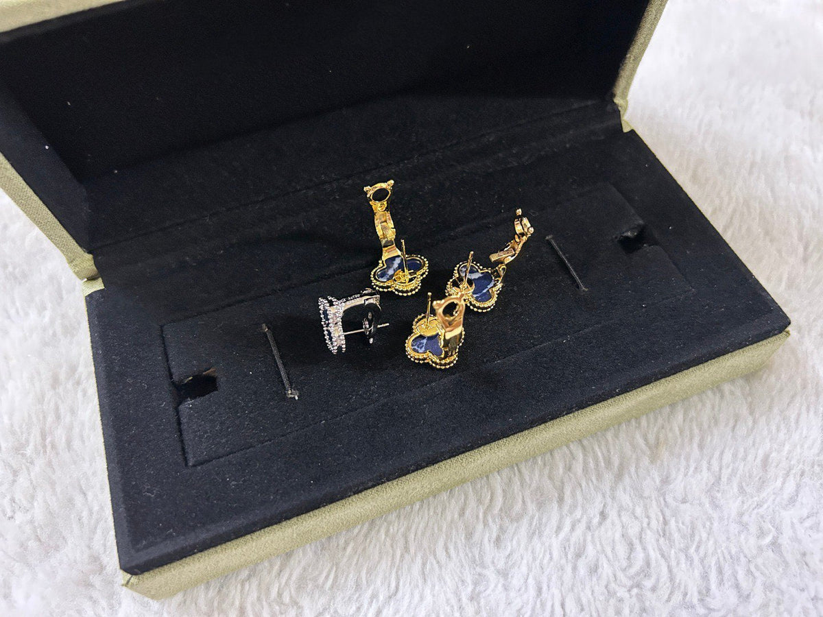 ¡®Aura Jewels¡¯CLOVER PIETERSITE MEDIUM STUD EARRINGS