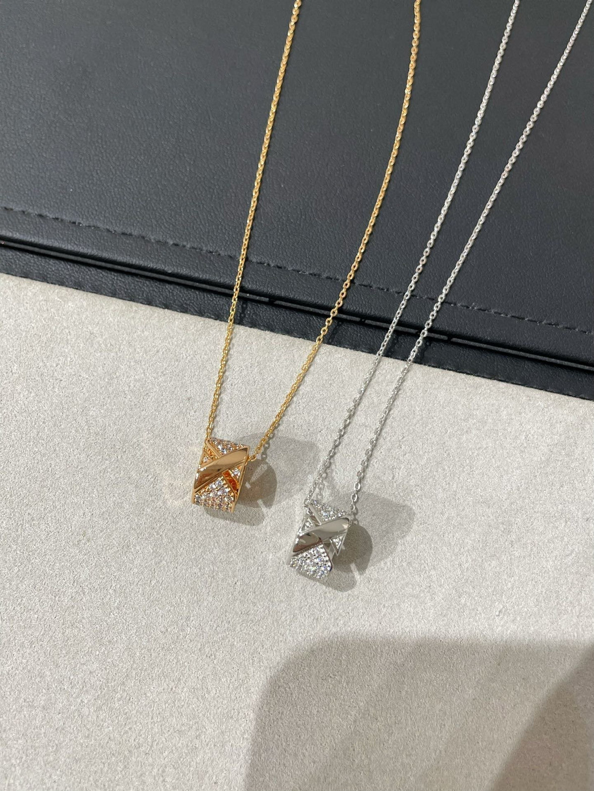 ¡®Aura Jewels¡¯LIENS EVIDENCE DIAMOND PAVED NECKLACE