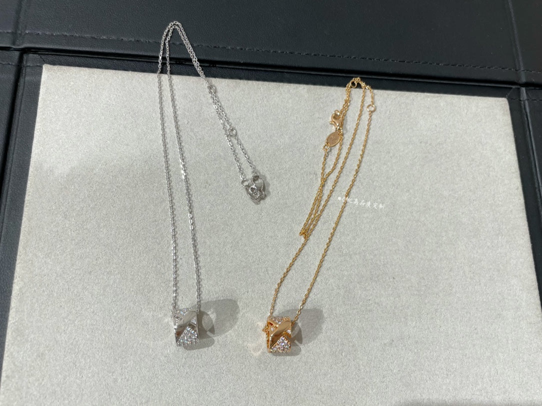 ¡®Aura Jewels¡¯LIENS EVIDENCE DIAMOND PAVED NECKLACE