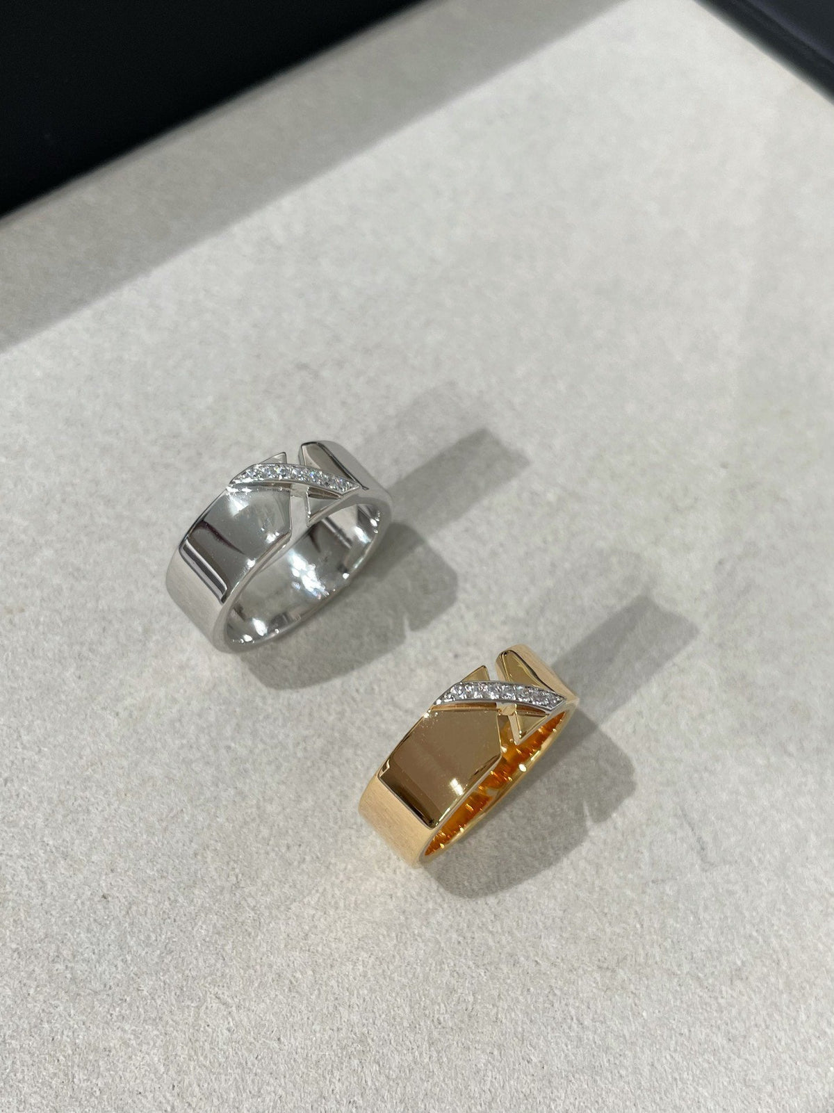 ¡®Aura Jewels¡¯LIENS EVIDENCE DIAOMOND RING