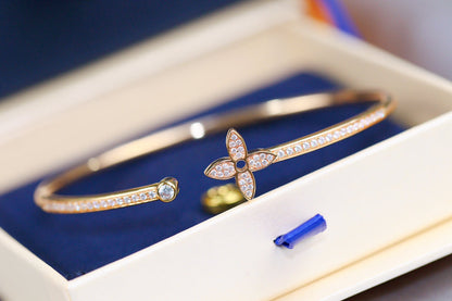 ¡®Aura Jewels¡¯IDYLLE PINK GOLD OPEN BRACELET DIAMOND PAVED