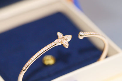 ¡®Aura Jewels¡¯IDYLLE PINK GOLD OPEN BRACELET DIAMOND PAVED