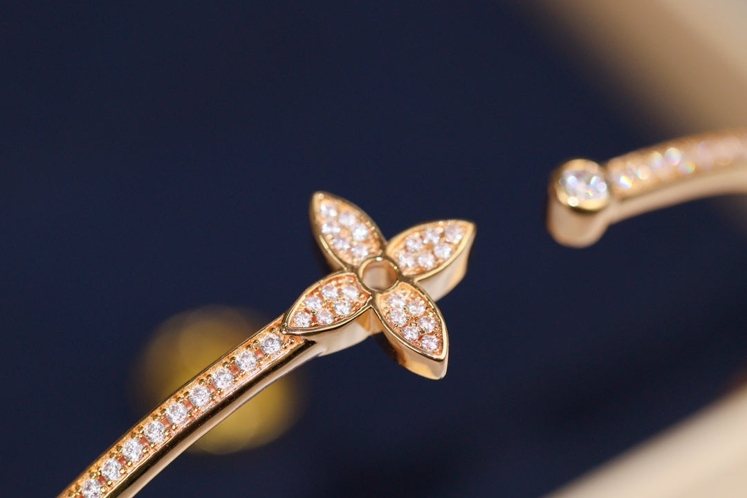 ¡®Aura Jewels¡¯IDYLLE PINK GOLD OPEN BRACELET DIAMOND PAVED