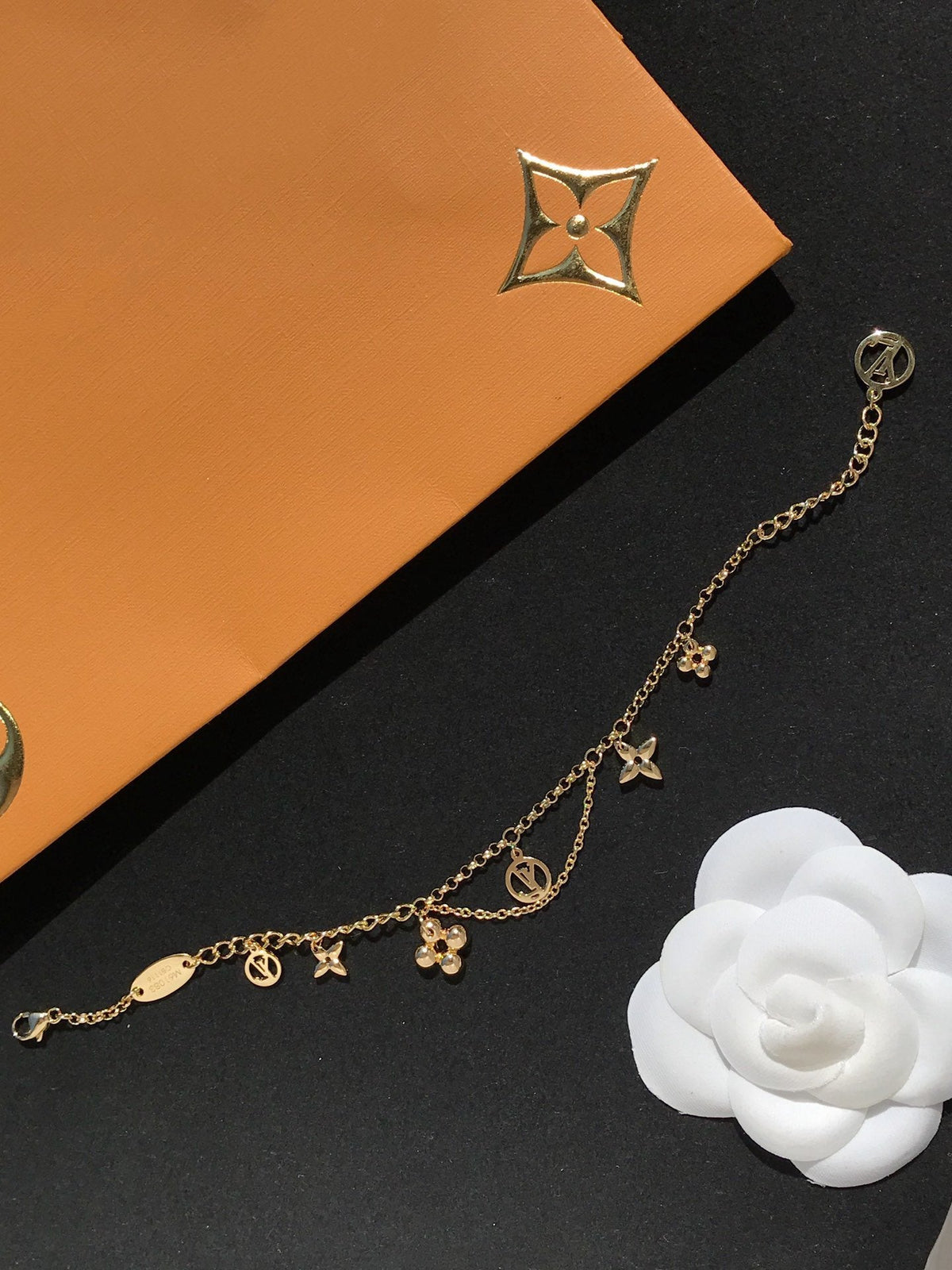 ¡®Aura Jewels¡¯BLOOMING PINK GOLD MOP BRACELET