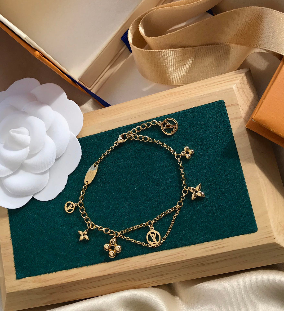 ¡®Aura Jewels¡¯BLOOMING PINK GOLD MOP BRACELET